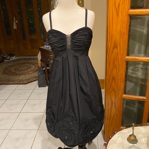 BCBG BLACK BEADED
APPLIQUÉ TAFFETA DRESS size 8 - Picture 3 of 12